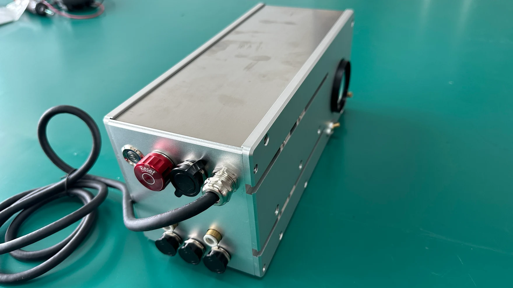 UV-T1 end panel and external connections, photographed on the workbench